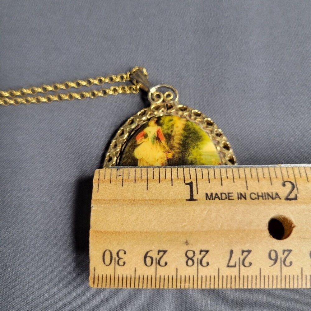 Womens Gold Tone Round Link Chain Colonial Scene Pendant Necklace Earrings Set - Picture 9 of 10